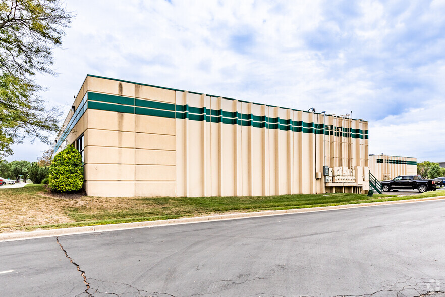 200-226 NW Platte Valley Dr, Riverside, MO for lease - Building Photo - Image 3 of 7