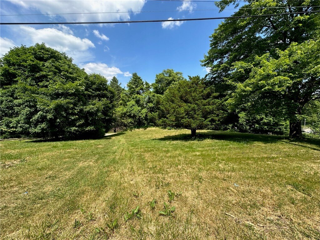 902 Farmhaven Dr, Moon Township, PA for sale Primary Photo- Image 1 of 1