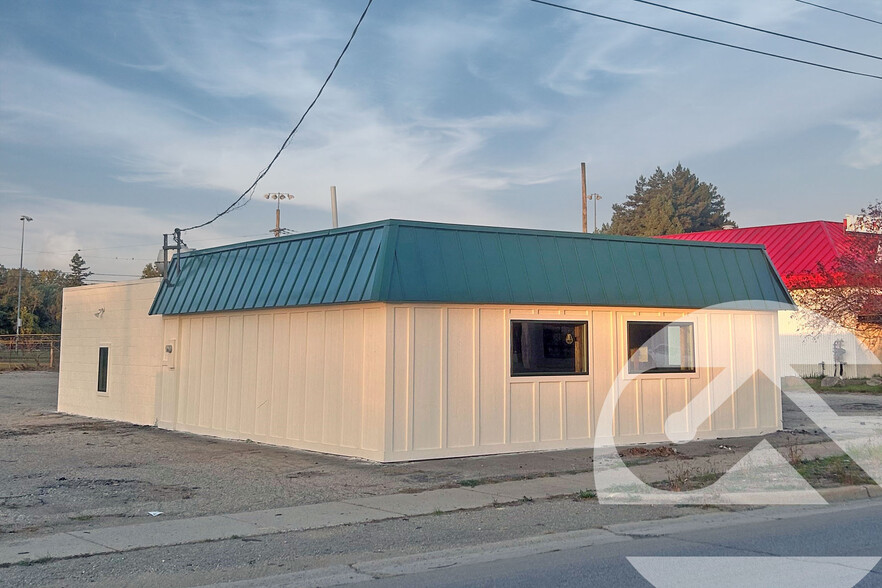 4355 Dixie Hwy, Waterford, MI for lease - Building Photo - Image 1 of 4