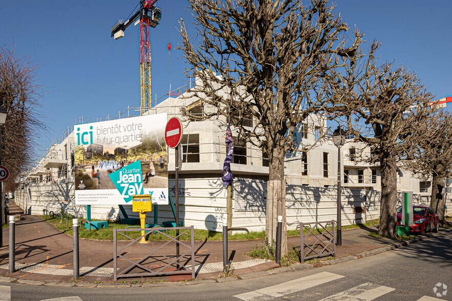 Retail in Antony for lease - Building Photo - Image 2 of 3