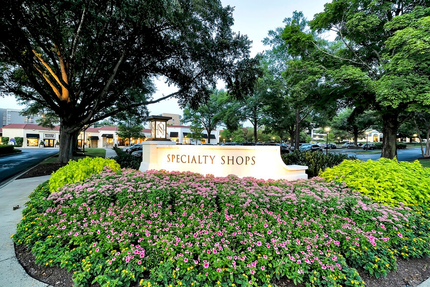 6401 Carnegie Blvd, Charlotte, NC for lease - Building Photo - Image 1 of 6