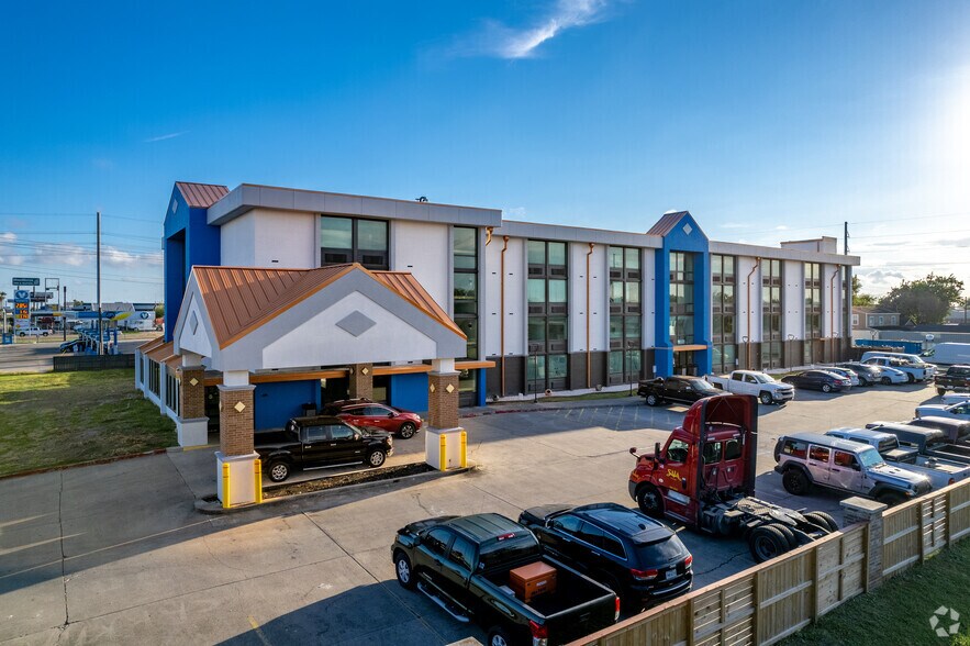 2021 N Padre Island Dr, Corpus Christi, TX for sale - Primary Photo - Image 1 of 1