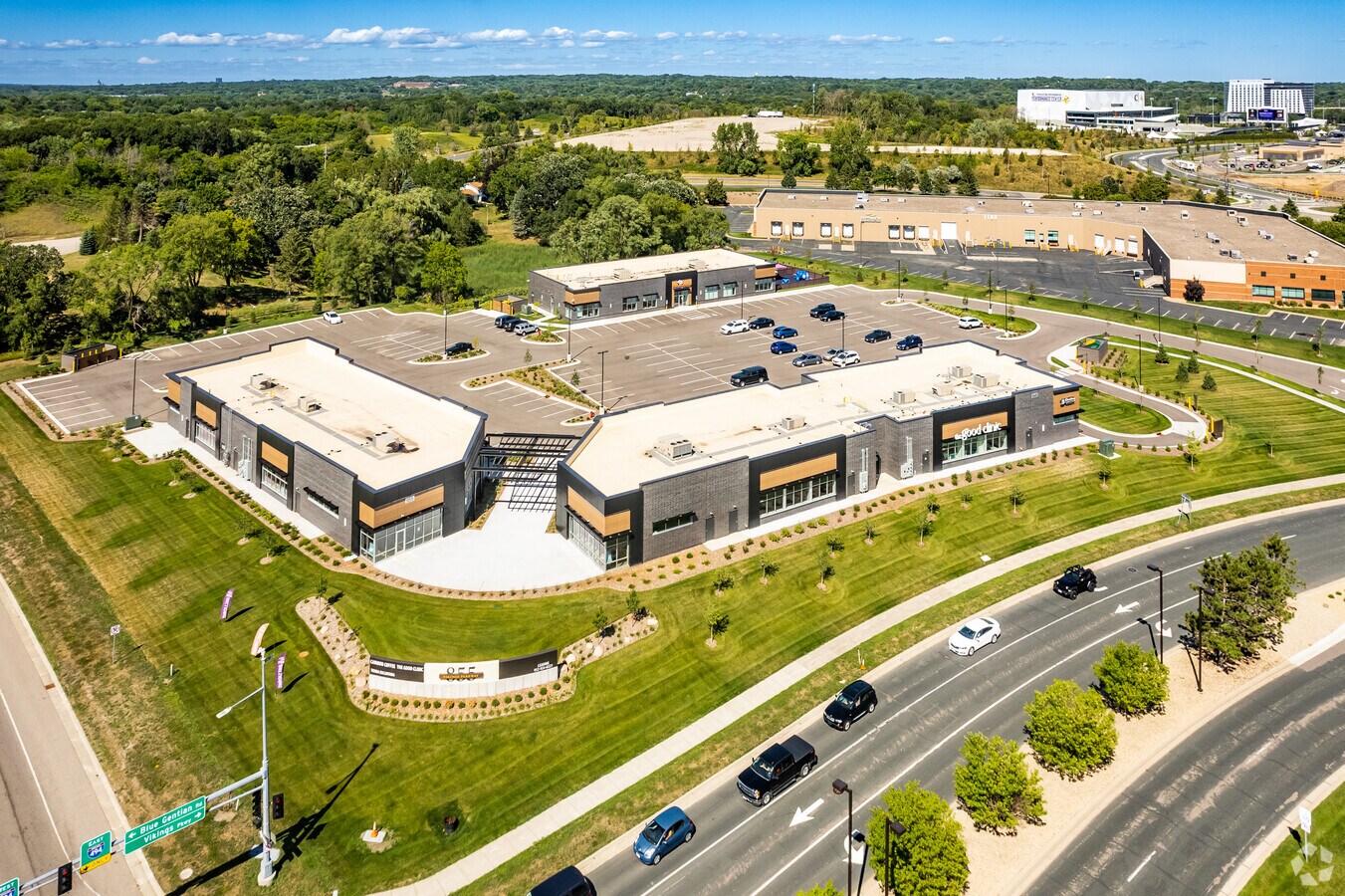 855 Vikings Parkway, Eagan 55121 Restaurant(EndCap w/ Patios)/Retail