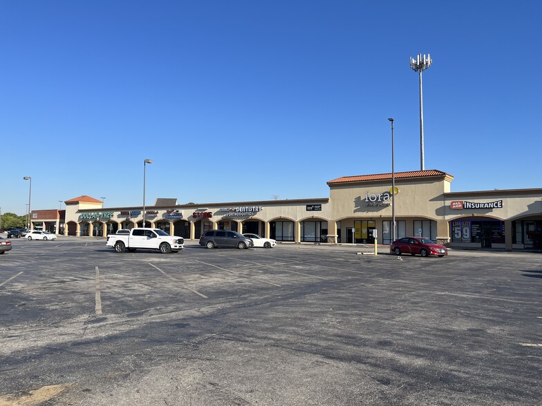 10110-10138 Hammerly Blvd, Houston, TX for lease - Building Photo - Image 3 of 6