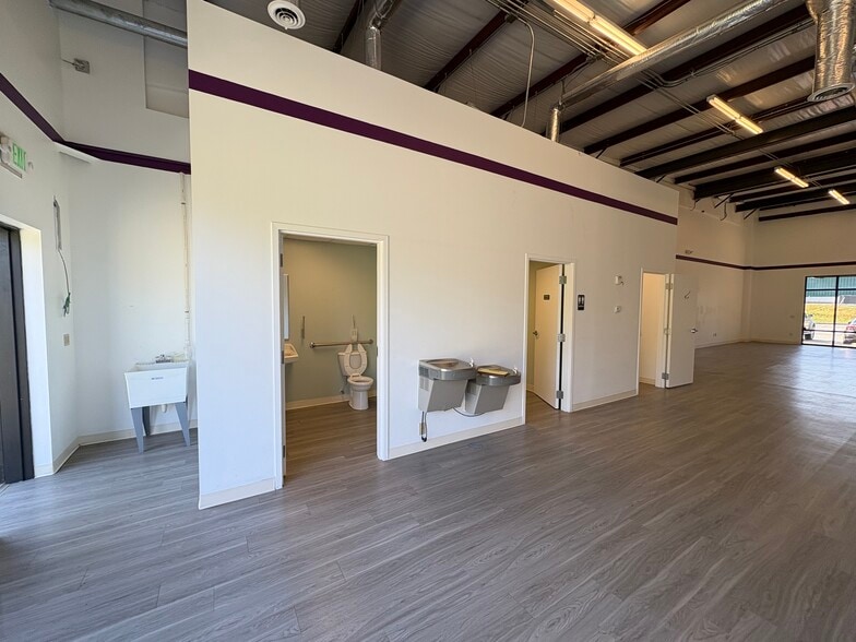 284 Rocky Creek Rd, Greenville, SC for lease - Interior Photo - Image 3 of 6