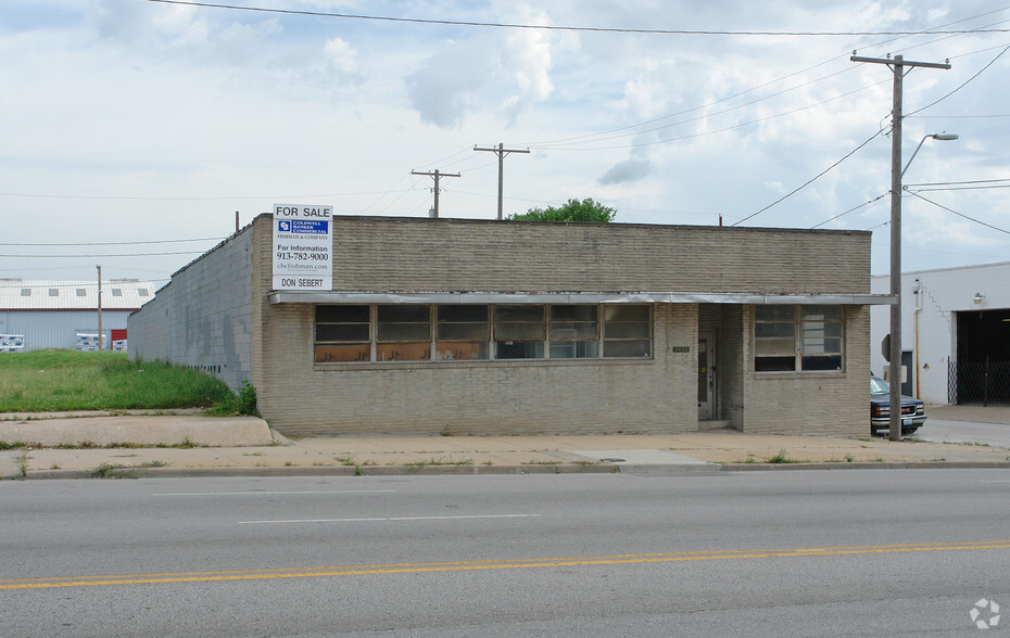 3930 E Truman Rd, Kansas City, MO for sale - Building Photo - Image 2 of 10