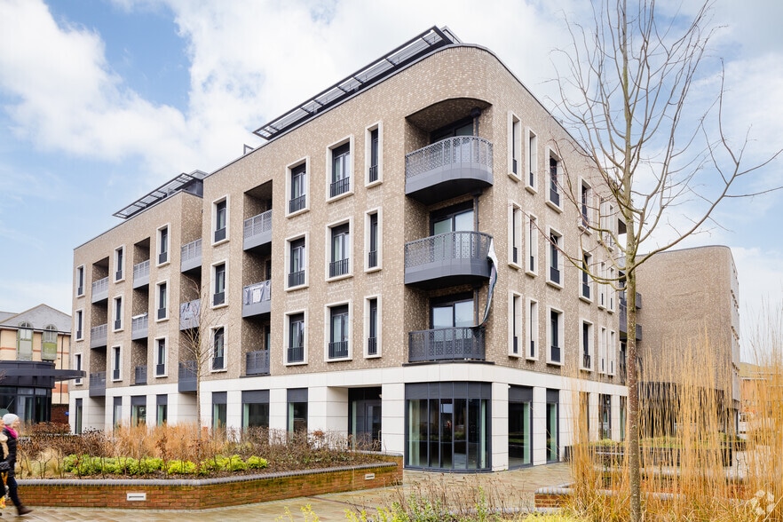 Bricket Rd, St Albans for lease - Primary Photo - Image 2 of 2