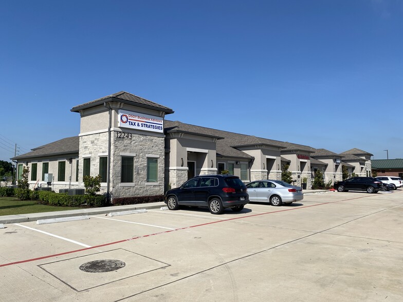 12243 Queenston Blvd, Houston, TX for lease - Building Photo - Image 2 of 14