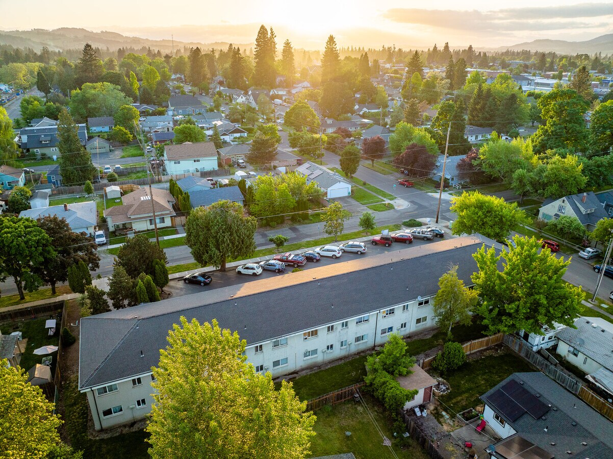 500 S River St, Newberg, OR 97132 Rivercrest Apartments