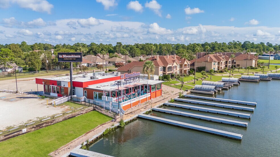 15659 Marina Dr, Montgomery, TX for lease - Primary Photo - Image 1 of 12