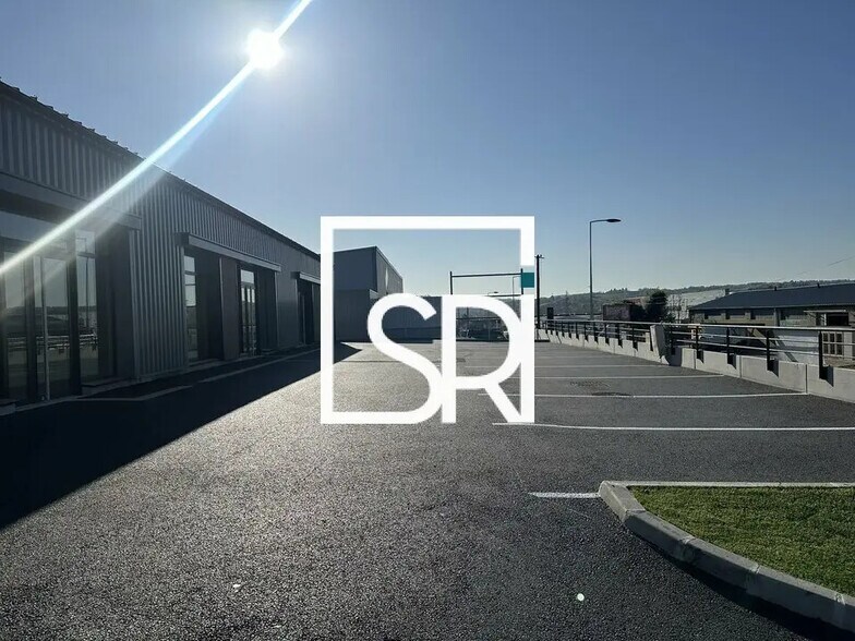 Industrial in Cusset for lease - Building Photo - Image 2 of 19