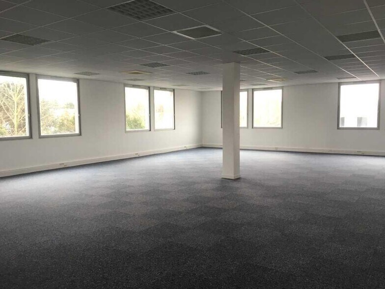 Office in Lambersart for lease - Interior Photo - Image 3 of 5