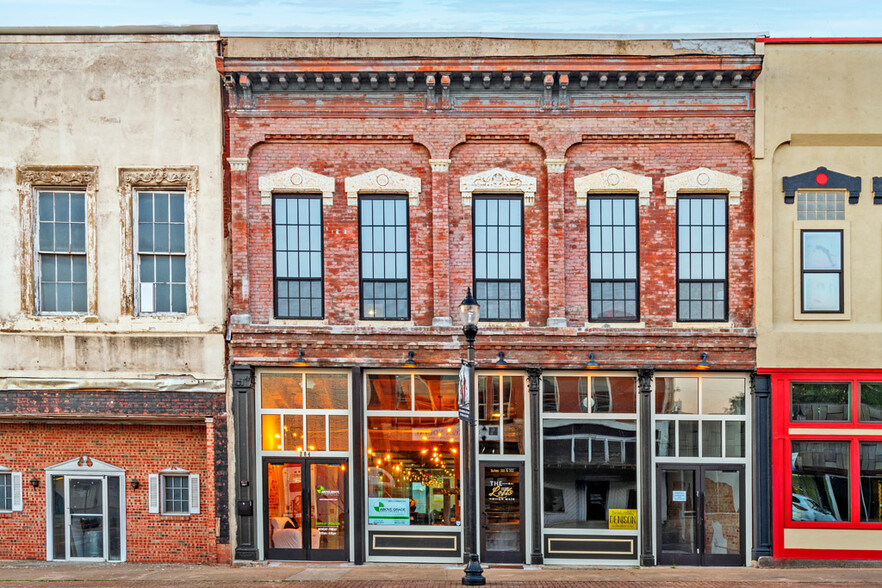 204 W Main St, Denison, TX for sale - Primary Photo - Image 1 of 1