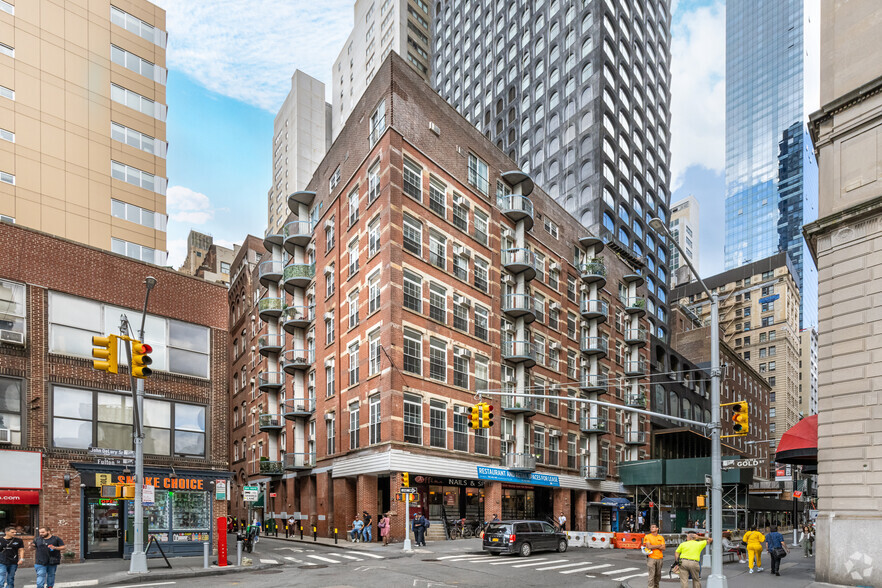 88 Fulton St, New York, NY for lease - Primary Photo - Image 1 of 4