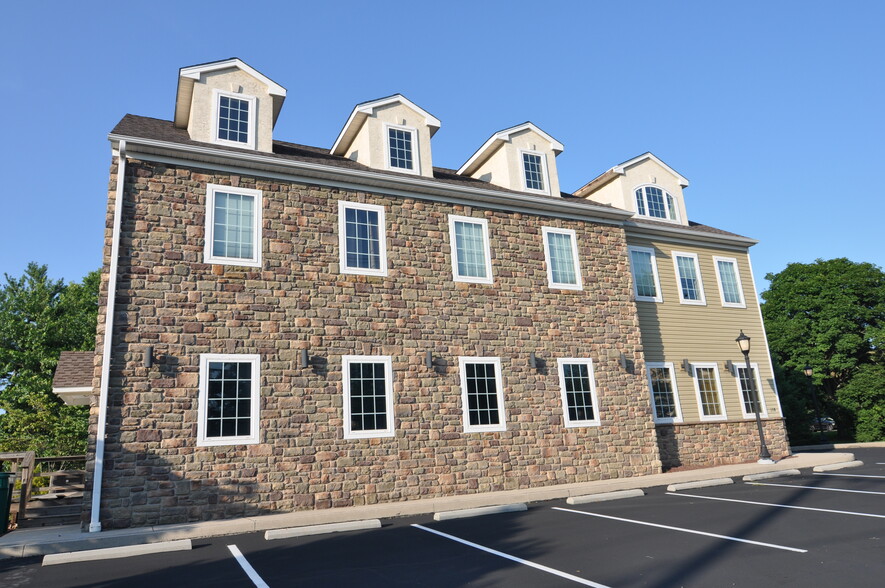 179 N Main St, Dublin, PA for lease - Building Photo - Image 3 of 19