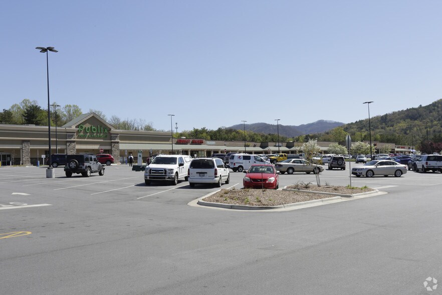 105-165 Weaver Blvd, Weaverville, NC for sale - Primary Photo - Image 1 of 1