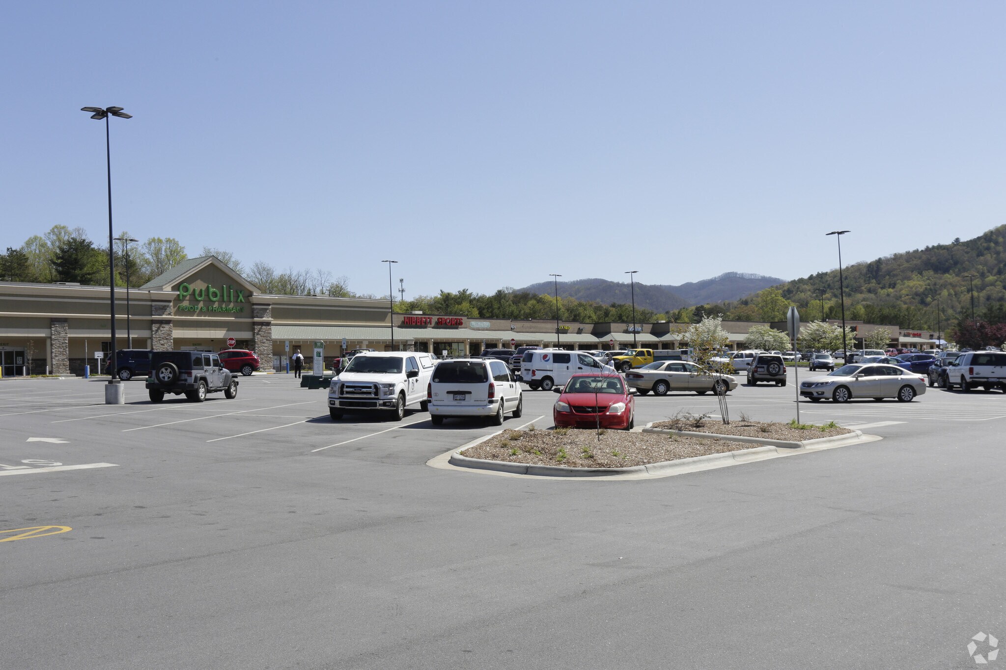 105-165 Weaver Blvd, Weaverville, NC for sale Primary Photo- Image 1 of 1