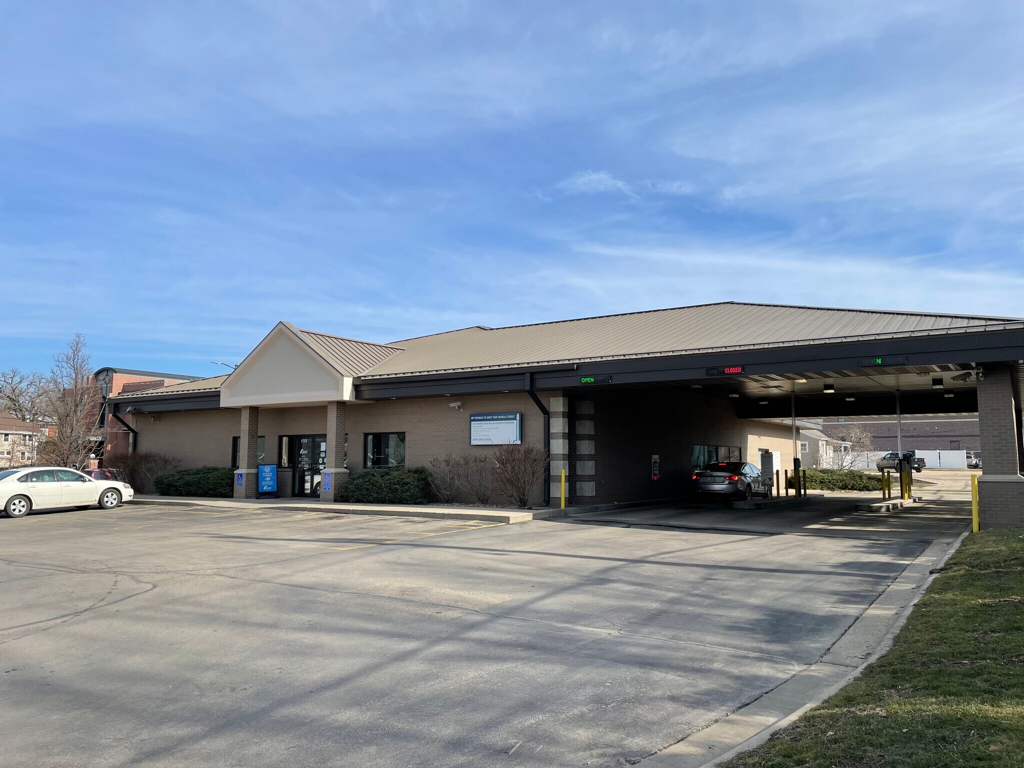 1755 1st Ave SE, Cedar Rapids, IA for sale Primary Photo- Image 1 of 1