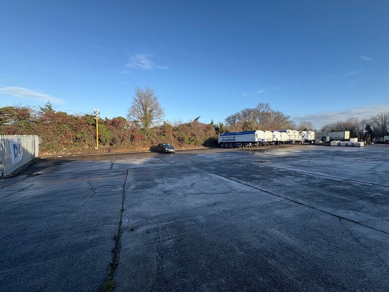 3 Link Rd, Westbury for lease - Building Photo - Image 3 of 3