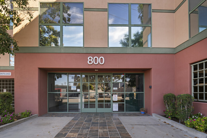 800 S Main St, Burbank, CA for sale - Building Photo - Image 1 of 52