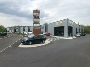 Retail in L'Isle-Adam for lease Building Photo- Image 1 of 4