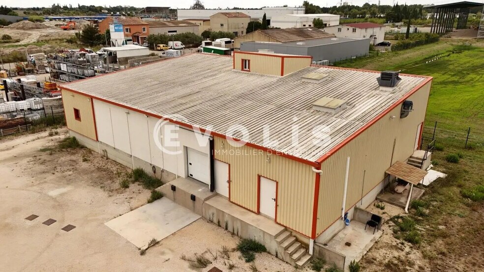 Flex in Tarascon for sale - Building Photo - Image 3 of 8