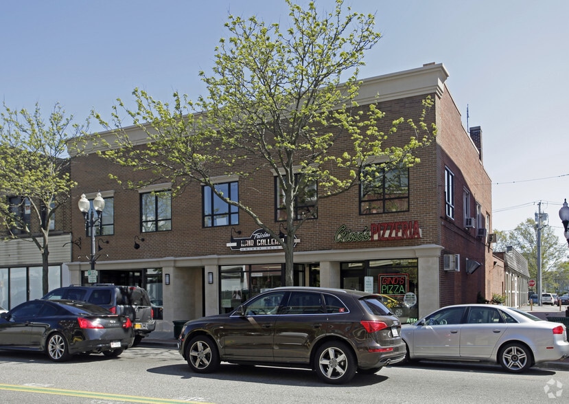22-26 W Main St, Patchogue, NY for lease - Primary Photo - Image 2 of 16