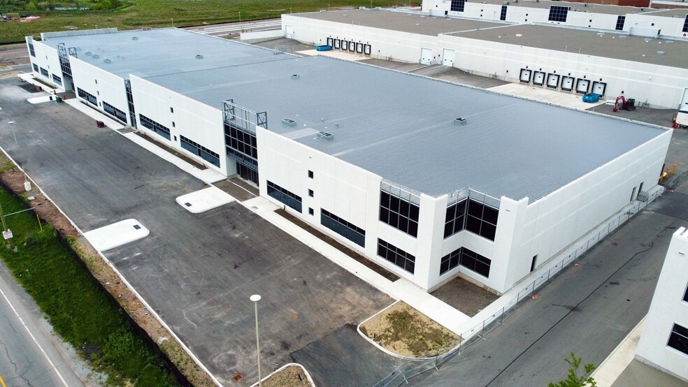 3272 S Service Rd W, Oakville, ON for lease - Building Photo - Image 2 of 3