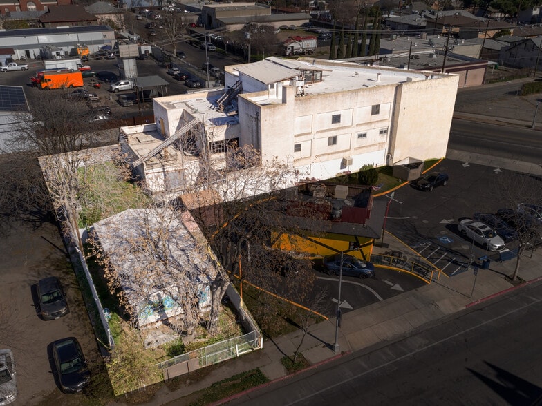 High-Demand Multifamily Opportunity portfolio of 2 properties for sale on LoopNet.com - Building Photo - Image 3 of 5