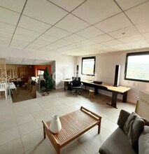 Office in Fleurieux-sur-l'Arbresle for lease Interior Photo- Image 1 of 4