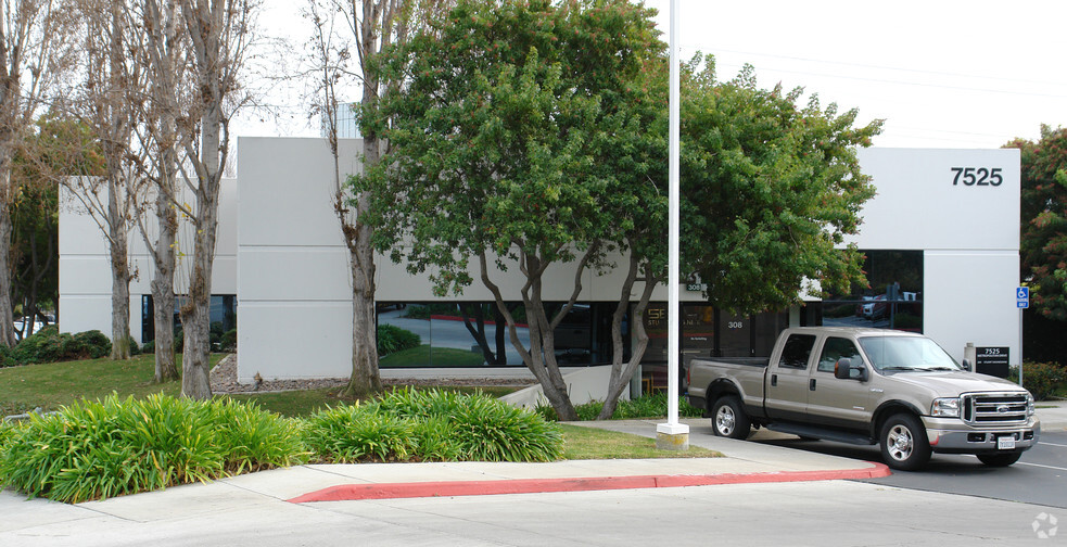 7525 Metropolitan Dr, San Diego, CA for lease - Building Photo - Image 1 of 8