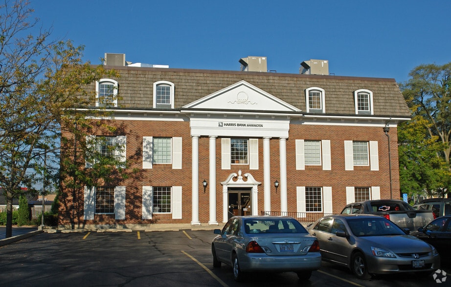 325 N Hough St, Barrington, IL for lease - Building Photo - Image 2 of 11
