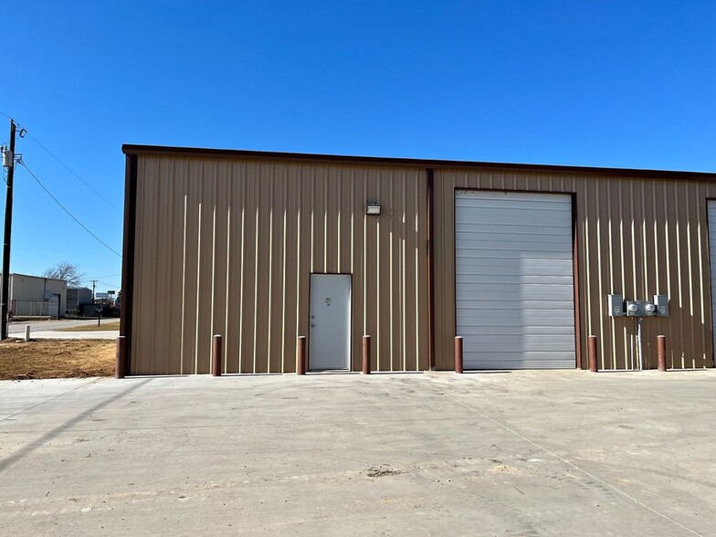 4892 Roadrunner Rd, Fort Worth, TX for lease - Building Photo - Image 2 of 7