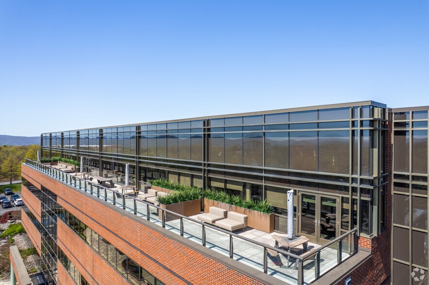 100 Baltimore Dr, Wilkes Barre, PA for lease - Building Photo - Image 3 of 5