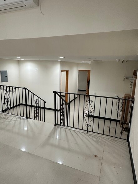 10465 Roosevelt Ave, Flushing, NY for lease - Building Photo - Image 3 of 7