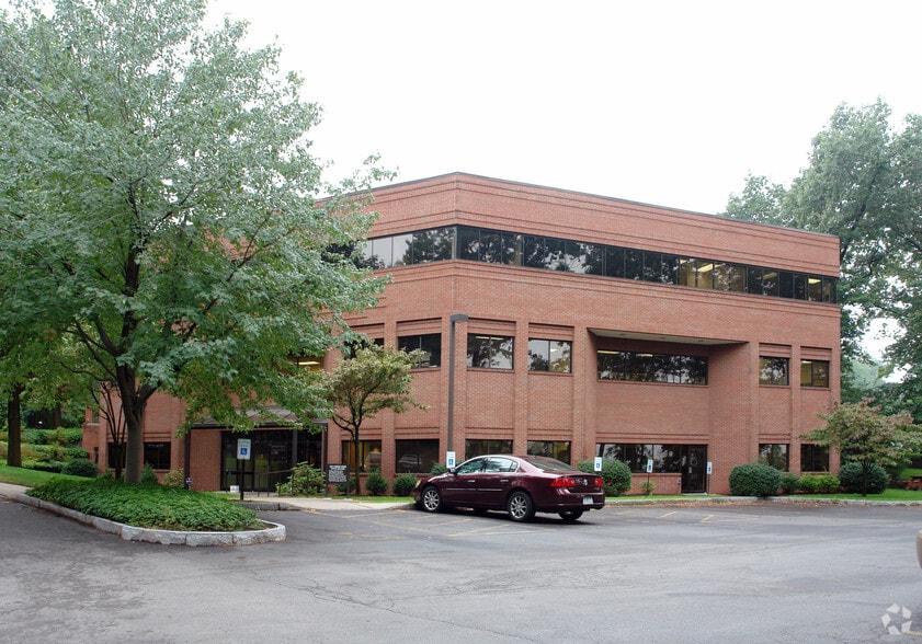 220 Linden Oaks Dr, Rochester, NY for lease - Building Photo - Image 2 of 5