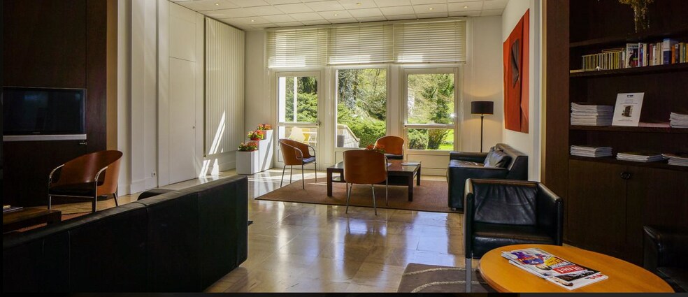 Office in Saint-Rémy-lès-Chevreuse for lease - Interior Photo - Image 2 of 2