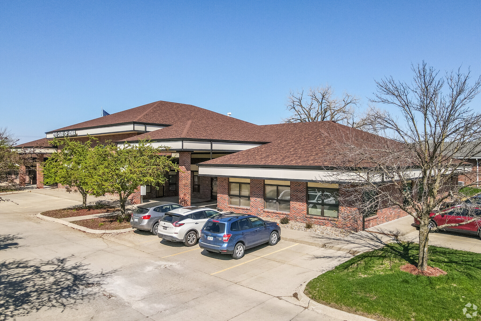 5075 E University Ave, Pleasant Hill, IA for lease Building Photo- Image 1 of 12