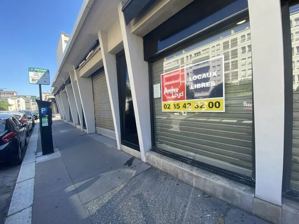Retail in Le Havre for lease Building Photo- Image 1 of 7