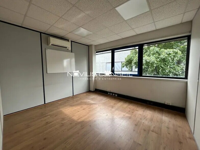 Office in Labège for lease - Interior Photo - Image 2 of 11