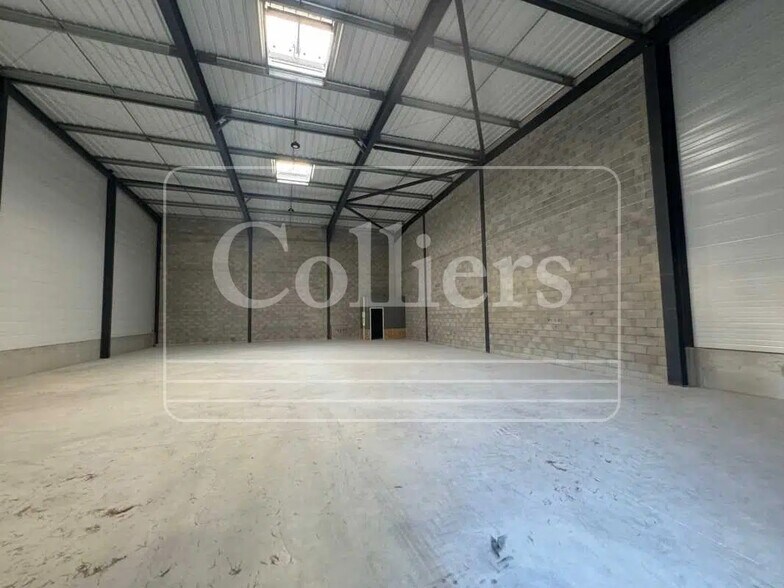 Flex in Signes for lease - Interior Photo - Image 1 of 2