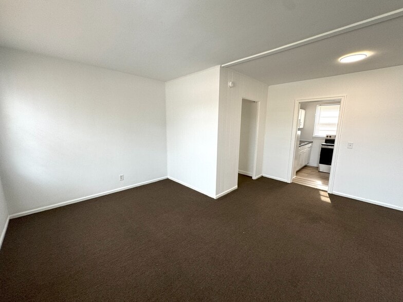 Broad Street Apartments portfolio of 1 properties for sale on LoopNet.com - Interior Photo - Image 2 of 39