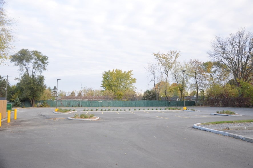 2015 Robertson Rd, Ottawa, ON for sale - Building Photo - Image 1 of 1