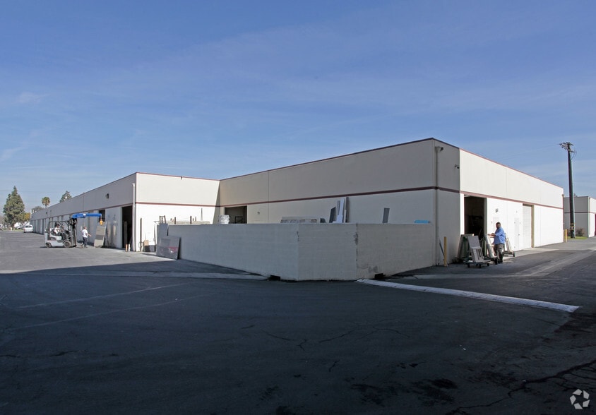 230 E Dyer Rd, Santa Ana, CA for lease - Building Photo - Image 3 of 11