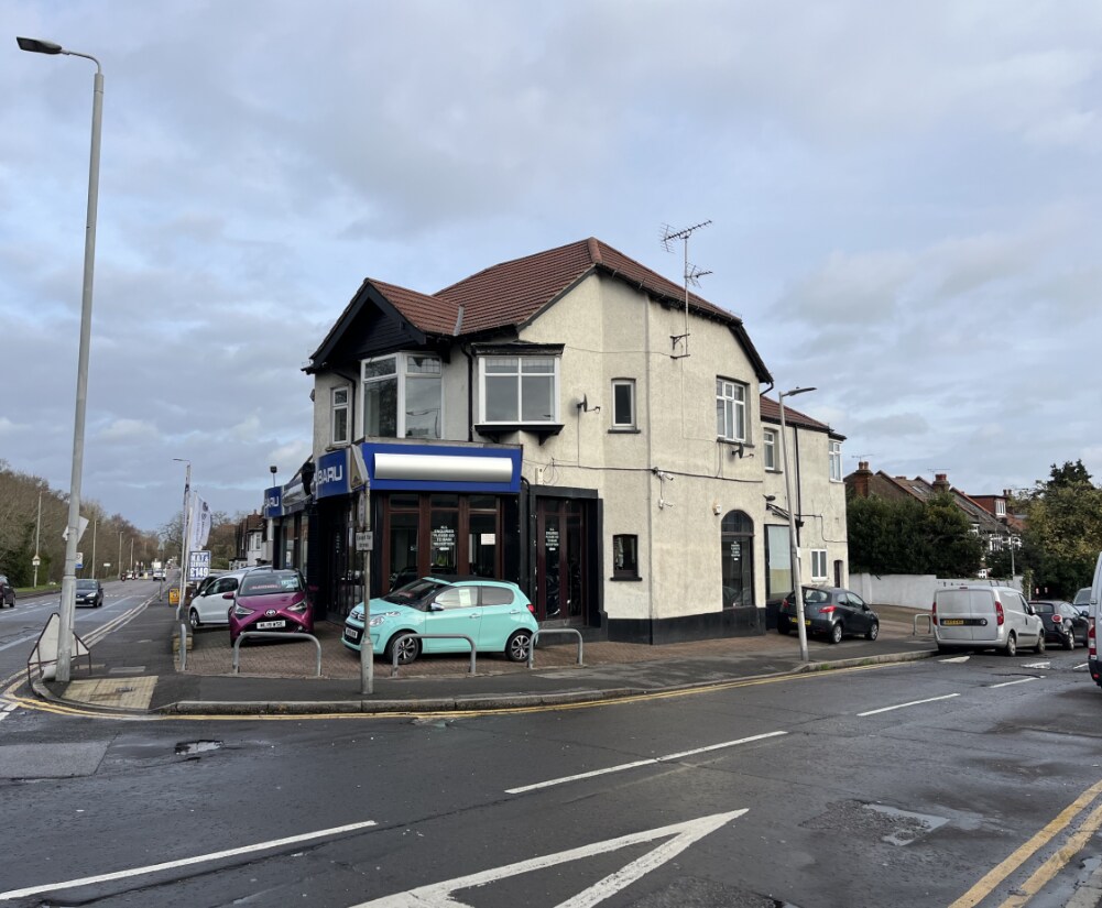 61 Fullers Rd, London for sale Primary Photo- Image 1 of 1