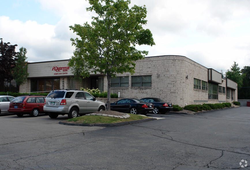 28592 Orchard Lake Rd, Farmington Hills, MI for sale - Building Photo - Image 3 of 8