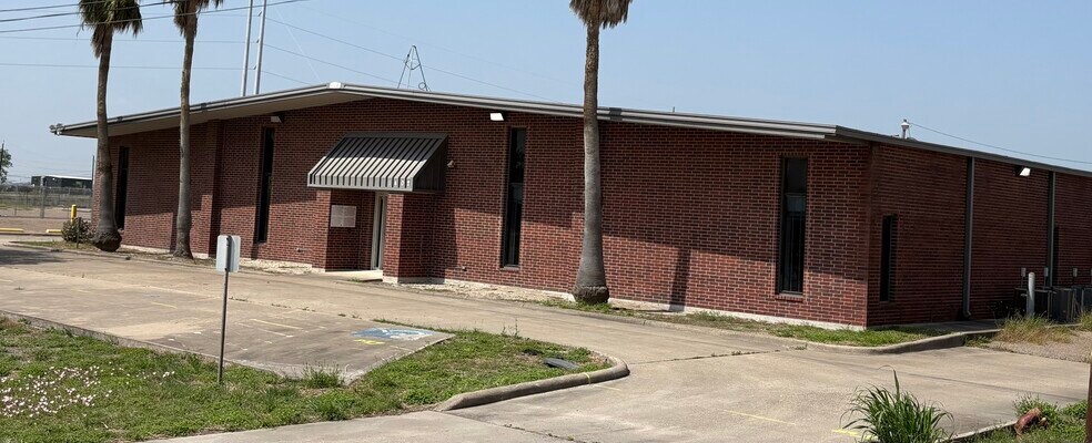1402 Holly Rd, Corpus Christi, TX for sale - Primary Photo - Image 1 of 41