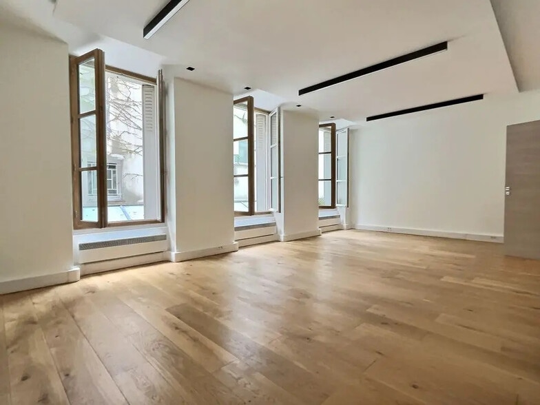 105 Rue Du Théâtre, Paris for lease - Building Photo - Image 2 of 8