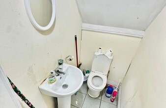 218 Wolverhampton St, Dudley for lease Interior Photo- Image 2 of 5