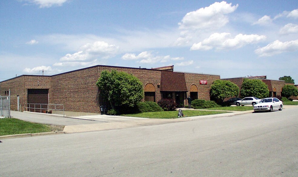 810-812 Greenleaf Ave, Elk Grove Village, IL for lease - Primary Photo - Image 1 of 4